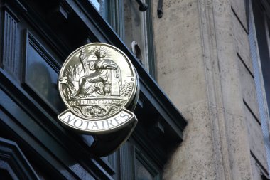 Paris'te mahkeme icra memuru