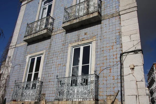 Edifício antigo em Lisboa — Fotografia de Stock