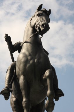 Staty Paris'te