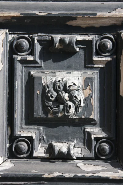 Détails d'une ancienne porte à Paris — Photo