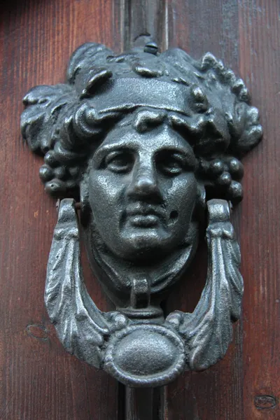 Gamla door knocker — Stockfoto