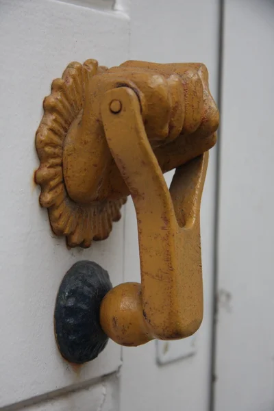 Oude deur knocker — Stockfoto