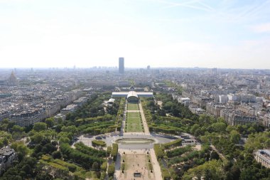 Paris 'teki Champ de Mars Bulvarı' nın hava manzarası.
