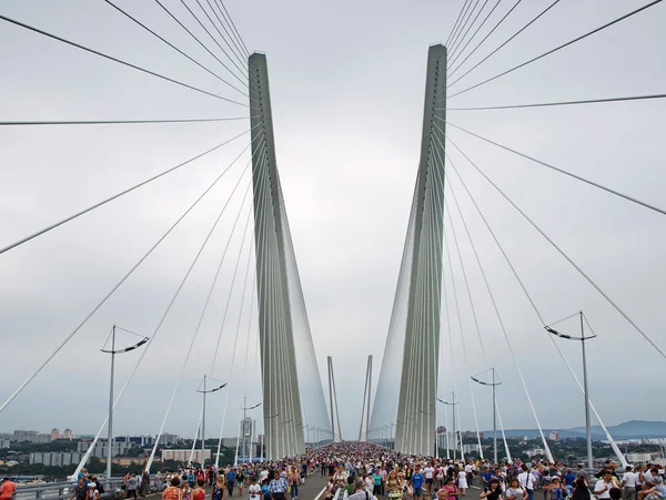 The bridge across the bay Golden Horn on the opening day. — Stock Photo, Image