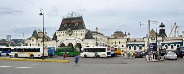 The railway station of Vladivostok. Station square. — Stock Photo, Image