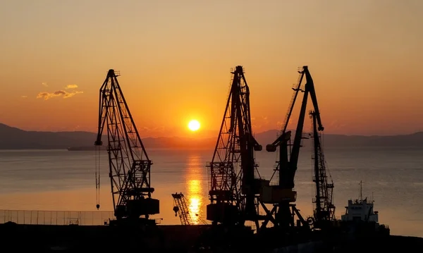 Nascer do sol no porto — Fotografia de Stock