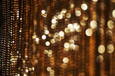 Altın zincir yuvarlak bokeh siyah arka plan