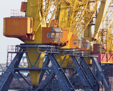 Limanda yükleme vinci