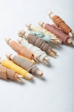 El yapımı ipek kurdeleli desen, seçici odak resmi