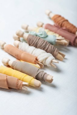 El yapımı ipek kurdeleli desen, seçici odak resmi