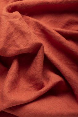 Taş yıkanmış keten kumaş, tuğla rengi, dikiş konsepti, seçici odak resmi