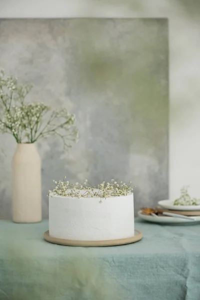 Tarta Boda Blanca Con Flores Imagen Enfoque Selectivo — Foto de Stock