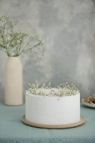 Fehér Esküvői Torta Virágokkal Szelektív Fókusz Kép Stock Kép