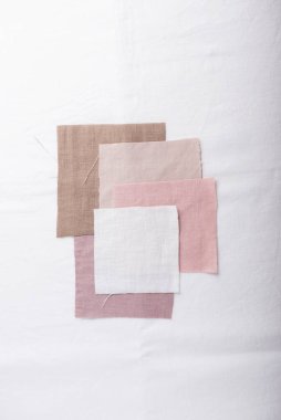 Pastel renklerde keten kumaş örnekleri, seçici odak resmi
