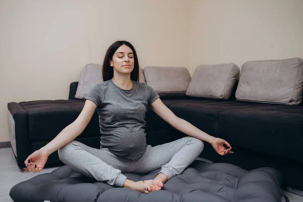 Attendre Maman Faire Exercice Yoga Pendant Grossesse — Photo