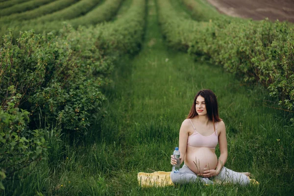 Embarazo Deporte Estilo Vida Salud Mujer Embarazada Feliz Beber Agua — Foto de Stock