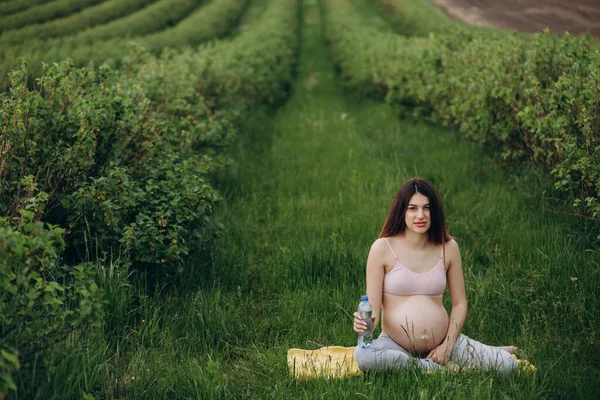 Embarazo Deporte Estilo Vida Salud Mujer Embarazada Feliz Beber Agua — Foto de Stock