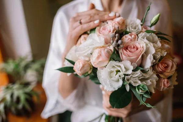 Beau Bouquet Mariage Moderne Entre Les Mains Mariée — Photo