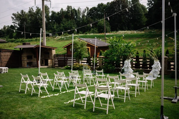 Piękna Ceremonia Ślubna Czeka Panny Młode — Zdjęcie stockowe