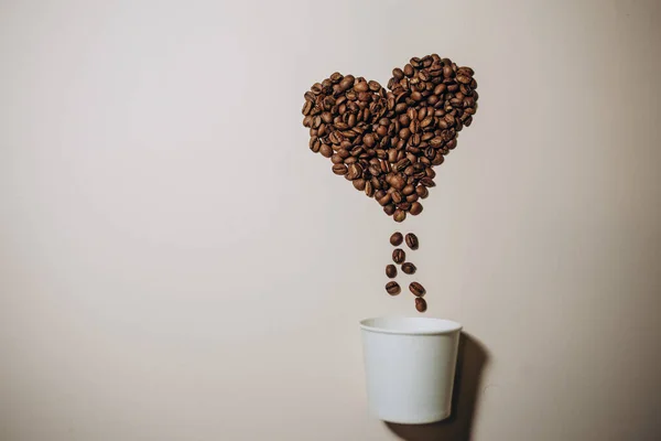Kalp Şeklinde Kavrulmuş Kahve Çekirdeği — Stok fotoğraf