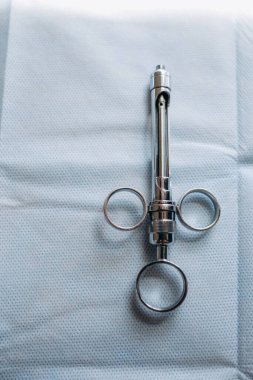 Diş hekimi için yirmilik diş şırıngası.