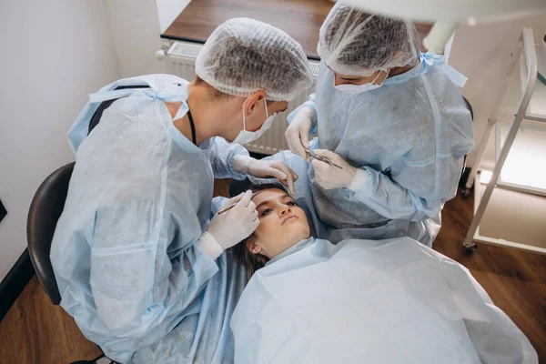 Cirugía Operatoria Grupo Cirujanos Quirófano Con Equipo Quirúrgico Formación Médica —  Fotos de Stock