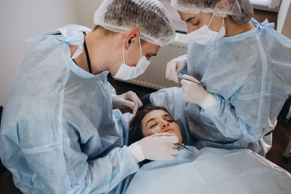 Cirujano Asistente Realizando Cirugía Estética Nariz Quirófano Del Hospital Remodelación —  Fotos de Stock