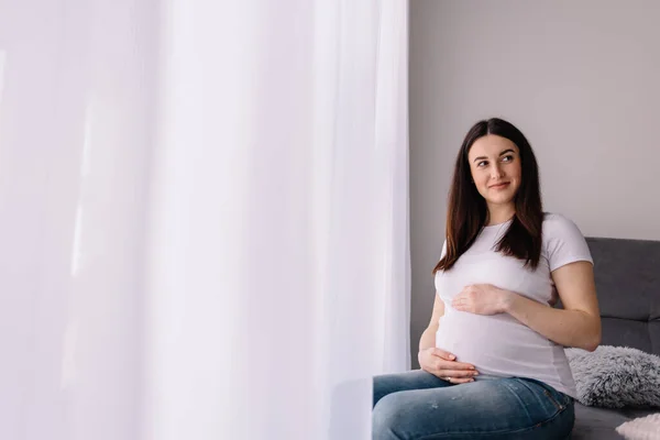 Joven Embarazada Sentada Ventana — Foto de Stock