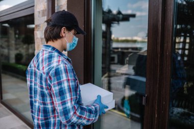 Karantina sırasında kurye teslimatı