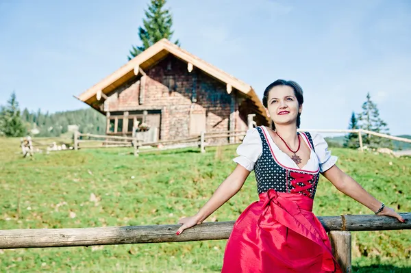 Vrouw in de Alpen — Stockfoto