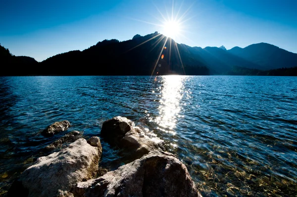 Tarde Sol sobre Lago — Fotografia de Stock