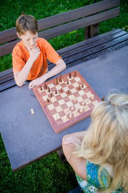 Yukarıdaki satranç oyuncuları