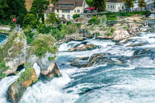 Berömda vattenfallet i schweizare — Stockfoto