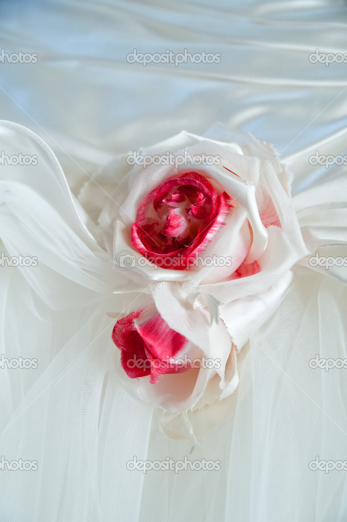 vestido de novia con flor roja — foto de stock © tepic #40171577