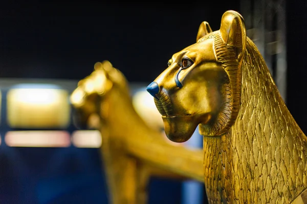 Sculpture du lion d'or — Photo