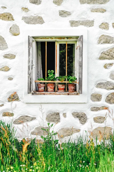 Ventana de una granja — Foto de Stock