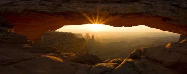 Mesa Arch Sunrise Панорама — стокове фото