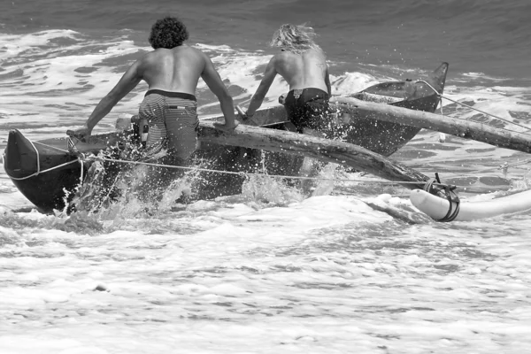 Jóvenes en la playa — Foto de Stock