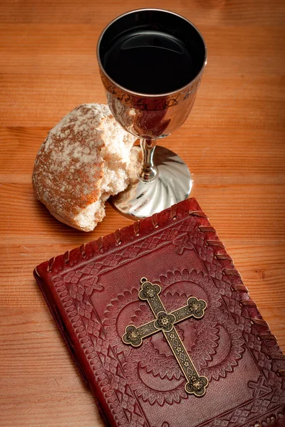 Holy Communion Easter Concept Holy Bible Bread Silver Chalice Red — Stock Photo, Image