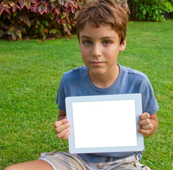 Junge zeigt Tablet-PC — Stockfoto