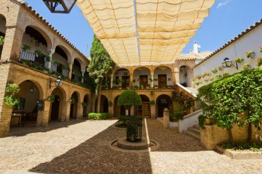 Courtyard tipik bir ev Cordoba, İspanya