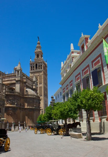 Atreet perto da catedral, Sevilha, Espanha — Fotografia de Stock