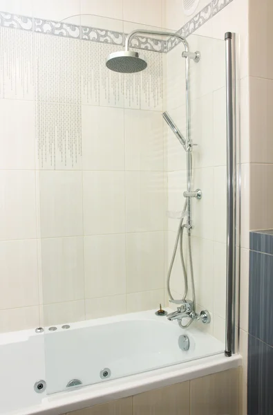 Dusche im Badezimmer — Stockfoto