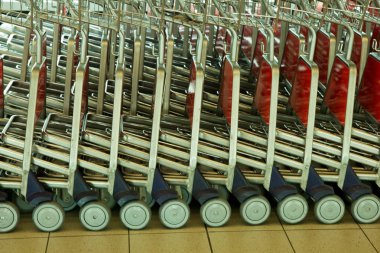 Bagaj troleyleri Görünümü Kapat