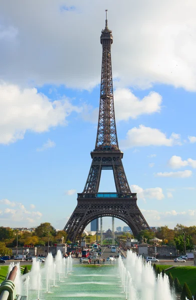 Eiffel tour a fontány Trocadera — Stock fotografie