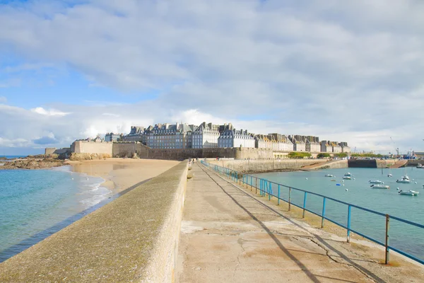 Casco antiguo de Saint Malo, Bretaña, Francia — Foto de Stock