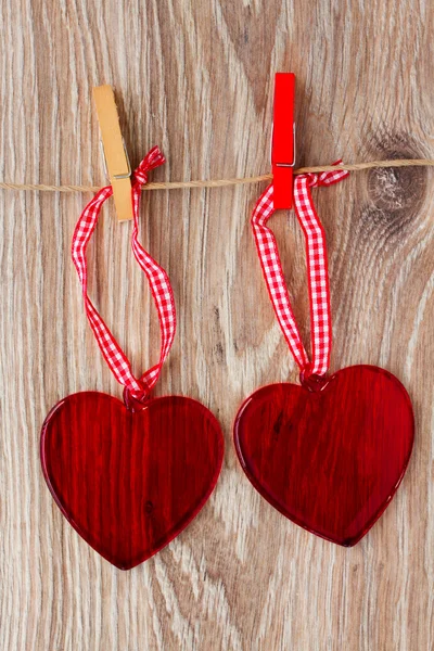 Dos corazones colgantes — Foto de Stock