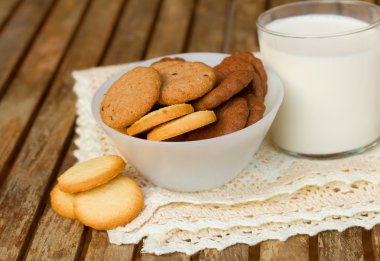 Tereyağlı kurabiye kutusundaki yığını