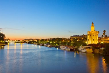 Cityscape, gece, İspanya sevilla