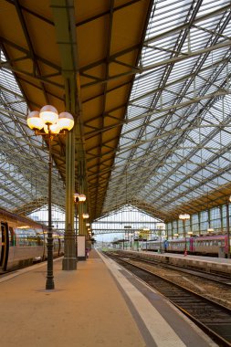 Tren İstasyonu, turlar